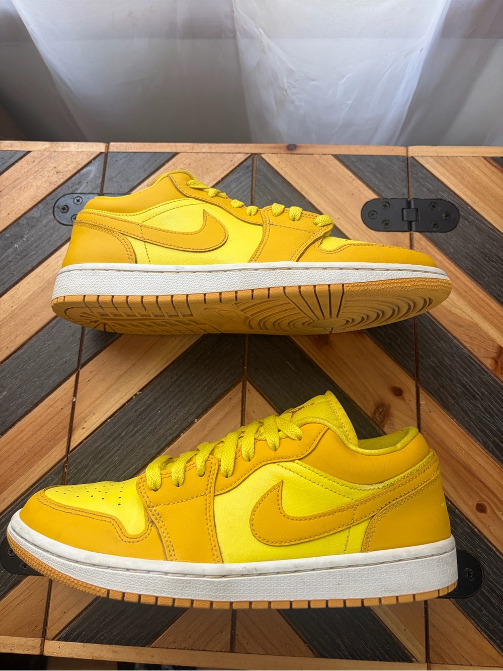 Nike women’s Joe Low-Top Sneakers - Yellow